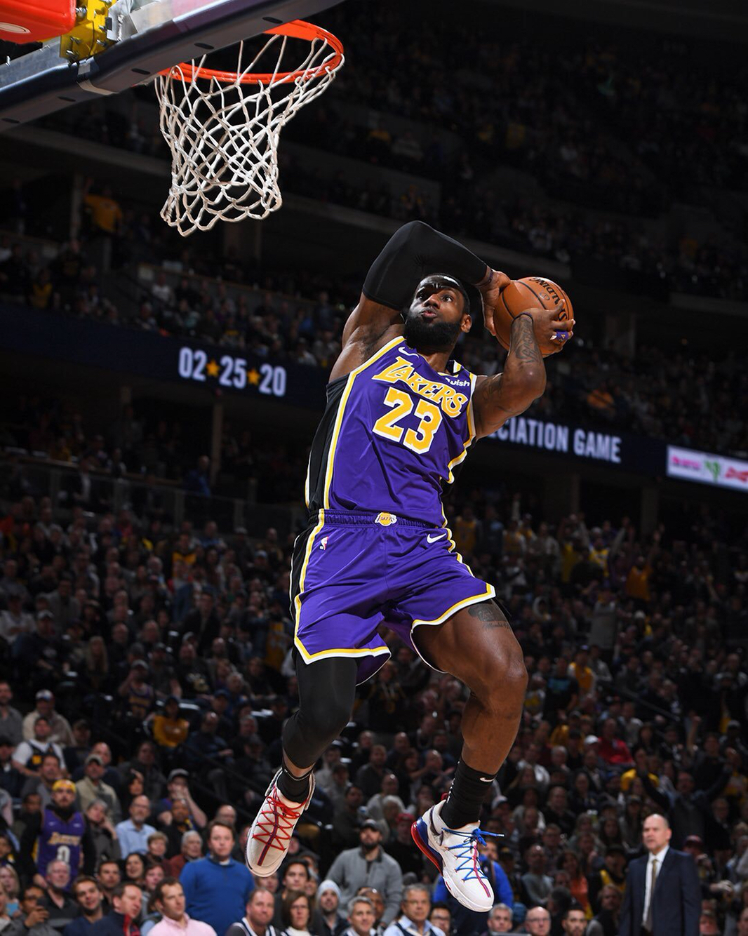 队医在接受 队医在接受