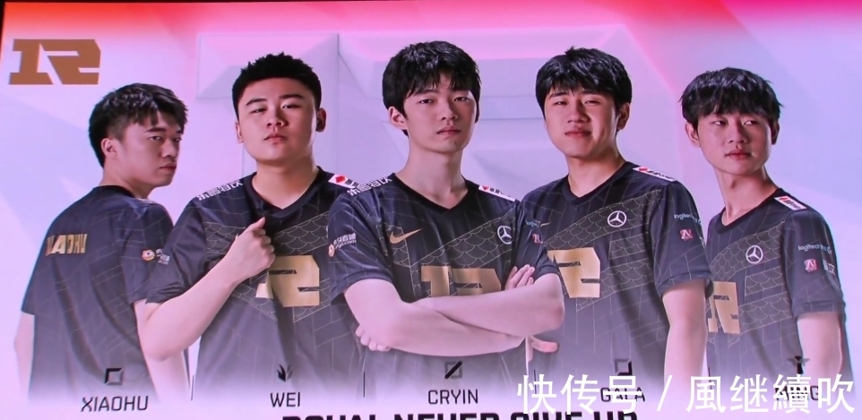 量充满了悬 量充满了悬